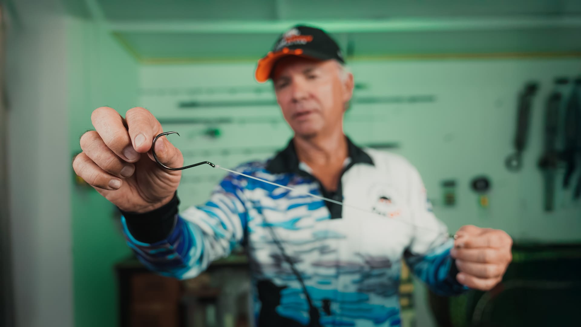 Uni Knot_Full Frame Holding_Thumbnail_DSC05693-Edit